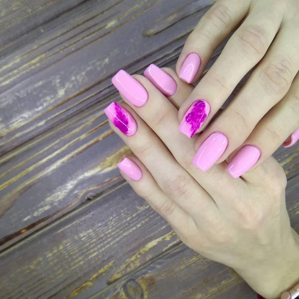 Hermosa Manicura Laca Gel Sobre Fondo Moda Texturizado — Foto de Stock