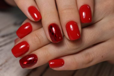 modaya uygun doku arka plan üzerinde göz alıcı güzel manikür