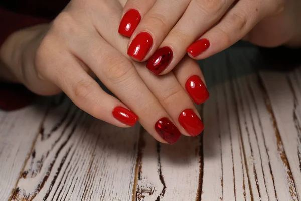 Efektowne Manicure Paznokci Piękne Kobiece Dłonie — Zdjęcie stockowe