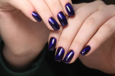 göz alıcı manikür çivi güzel eller üzerinde