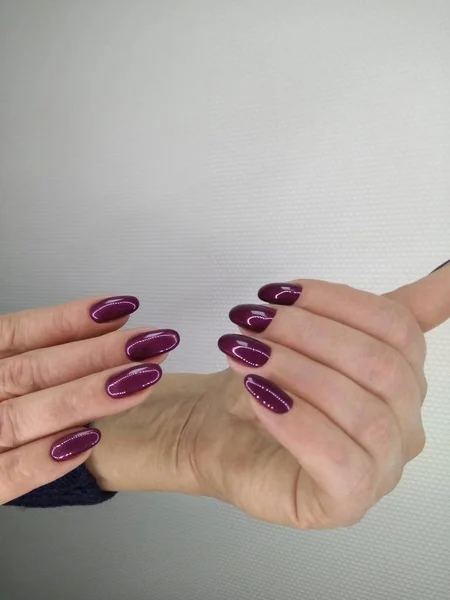 Belas Mãos Femininas Com Uma Manicure Moda Fundo — Fotografia de Stock