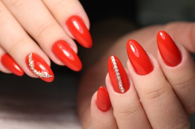 modaya uygun doku arka plan üzerinde göz alıcı güzel manikür