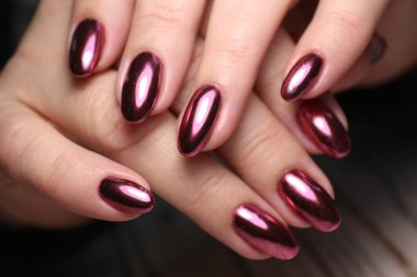 modaya uygun doku arka plan üzerinde göz alıcı güzel manikür