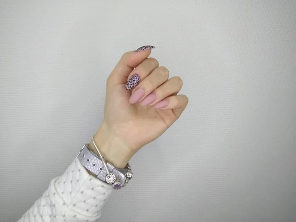 Manicura beige de moda — Foto de Stock