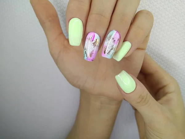 Piękny zielony manicure — Zdjęcie stockowe