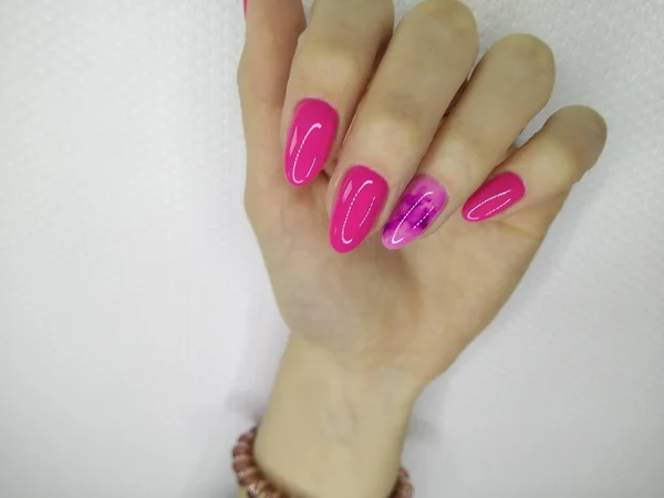 Piękne różowe paznokcie — Zdjęcie stockowe