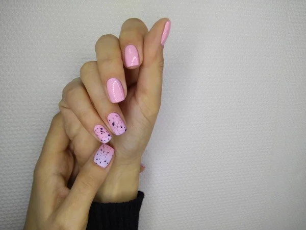 Modische rosa Nägel — Stockfoto