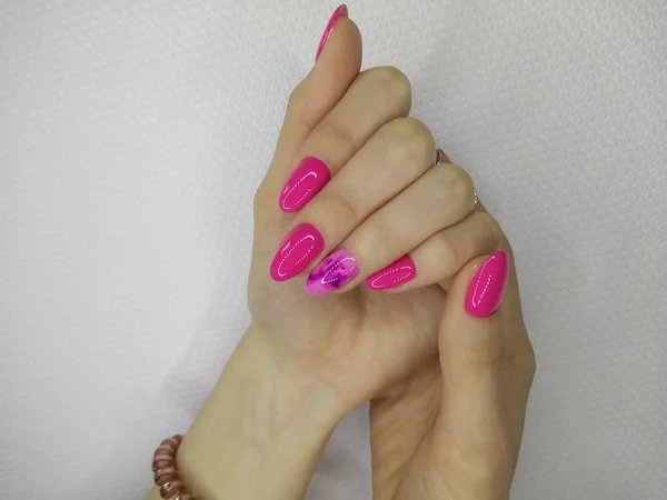 Hermosa manicura de uñas — Foto de Stock