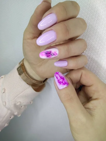 Hermosa manicura de uñas — Foto de Stock