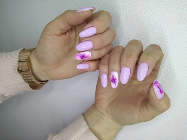 Mode manicure van nagels — Stockfoto