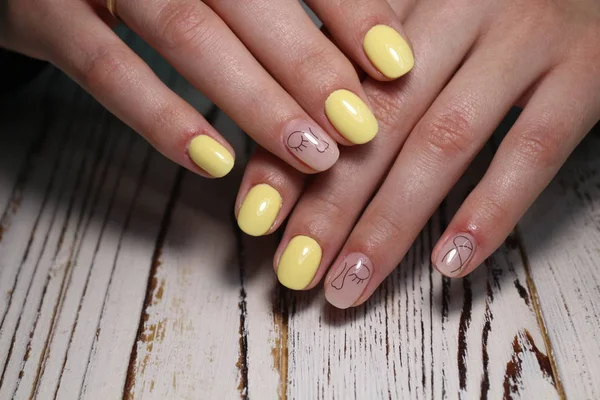 Piękny manicure paznokci — Zdjęcie stockowe