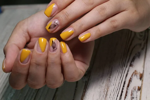 Beautiful gel lacquer manicure — Stock Photo, Image