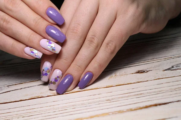 Closeup photo of a beautiful female hands with elegant manicure — Stock Photo, Image