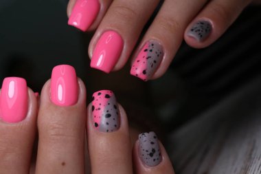 gümüş tasarımlı modabej manikür