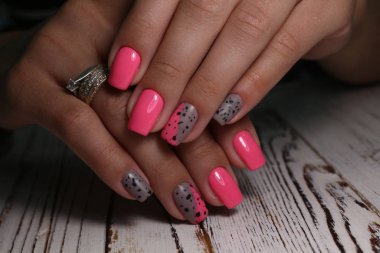trendy bir doku üzerinde göz alıcı güzel manikür