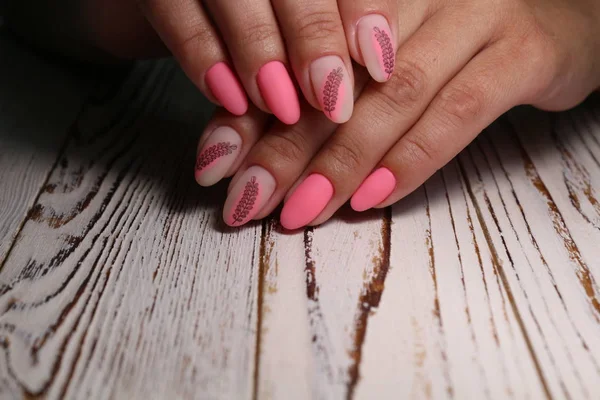 Fashionable beige manicure with a silver design — Stock Photo, Image