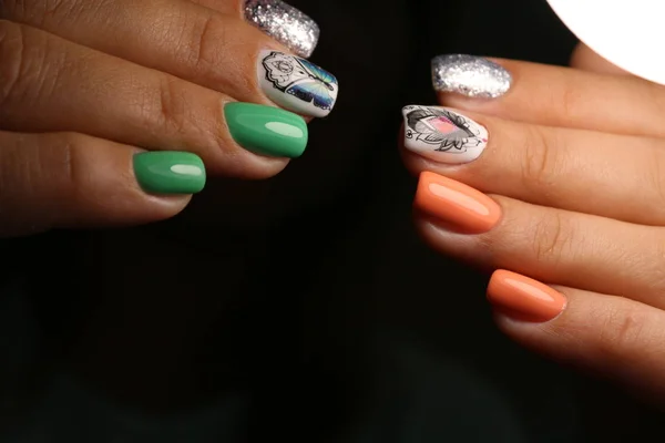 Betoverend mooie manicure op een trendy textuur — Stockfoto