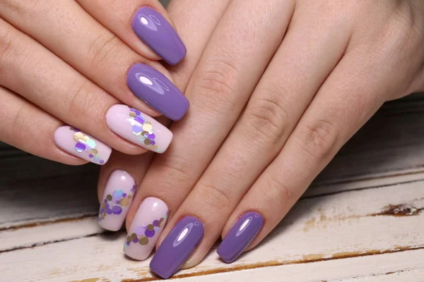 Moda manicure paznokci na pięknym tle — Zdjęcie stockowe