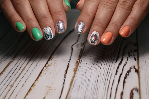 Fashion manicure van nagels op een mooie achtergrond — Stockfoto
