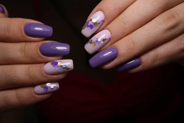 Stijlvol ontwerp van manicure op mooie nagels — Stockfoto