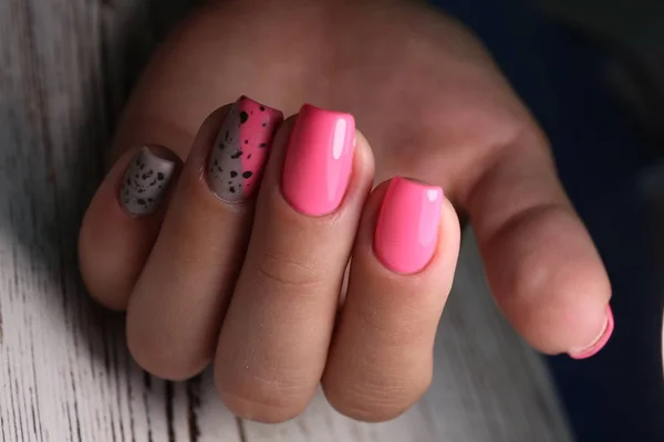 Stylowy design manicure na piękne paznokcie — Zdjęcie stockowe