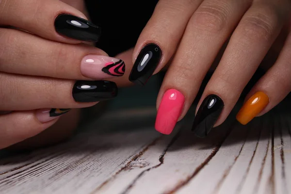 Sexet pink manicure på lange smukke negle - Stock-foto