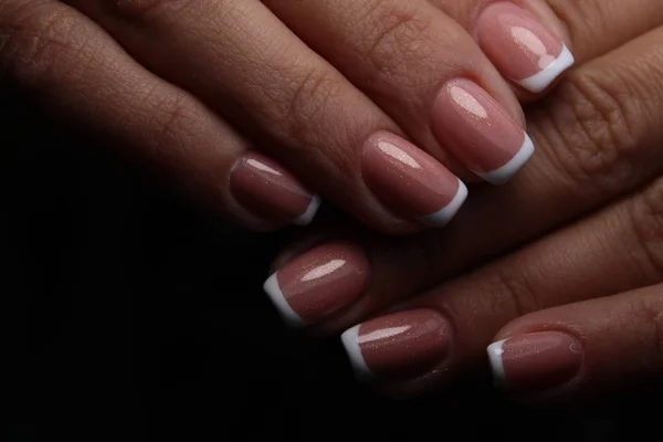 Sexy różowy manicure na długie piękne paznokcie — Zdjęcie stockowe