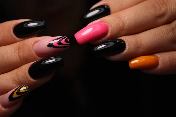Stijlvol ontwerp van manicure op mooie nagels — Stockfoto