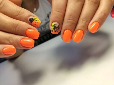 modaya uygun doku arka plan üzerinde göz alıcı güzel manikür