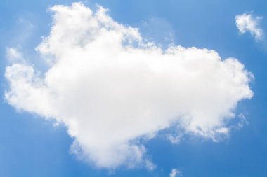 Bulutlu gökyüzü, mavi gökyüzü arka plan üzerinde beyaz bulut