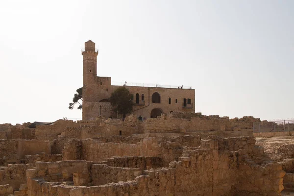 サミュエルは 聖書の預言者サムエルとナビ Samwil モスクの伝統的な埋葬地 イスラエルのエルサレムの近くの遺跡発掘の墓 — ストック写真