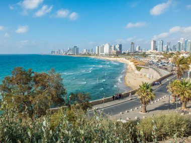 Tel Aviv, İsrail - 15 Haziran 2016: Görünüm Waterfront, Tel Aviv'in Akdeniz deniz plaj sahil üzerinden bağlantı noktası Eski Yafa'nın, İsrail