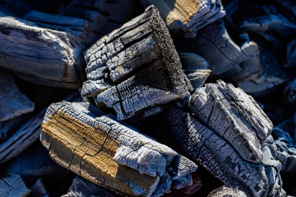 炭焼きグリル ホット石炭の上 — ストック写真
