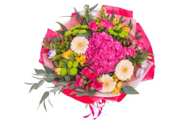 Taze çiçekler, beyaz arka plan parlak buketny kompozisyon