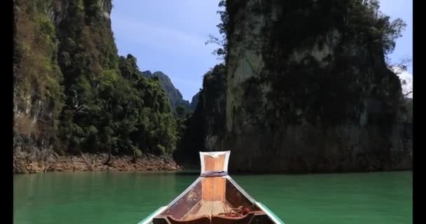 Tropical Thai Jungle Lake Cheo Lan Wood Boat Wild Mountains — Stock Video