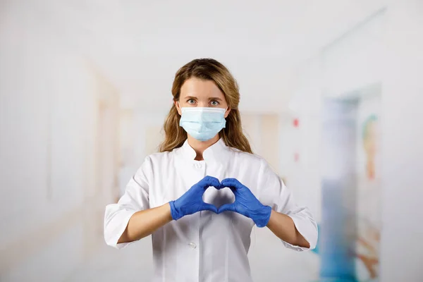 Mujer Con Una Máscara Médica Las Manos Guante Látex Muestra —  Fotos de Stock