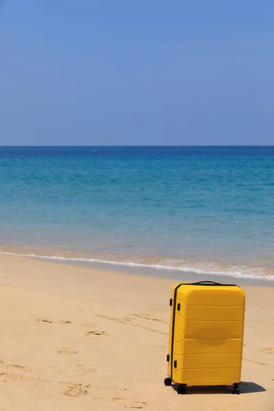 Yellow Tourist Suitcase Beach Blue Water — Stock Photo, Image