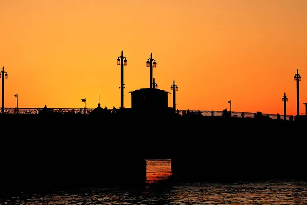 Rusland Sint Petersburg Silhouetten Van Annunciatie Brug Bij Zonsondergang — Stockfoto