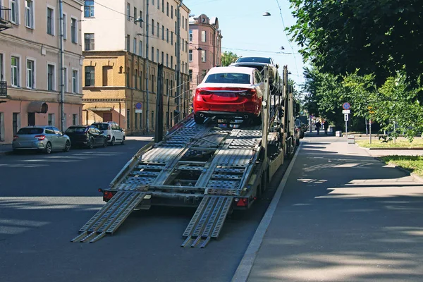 Chargement Voitures Neuves Dans Train Routier — Photo