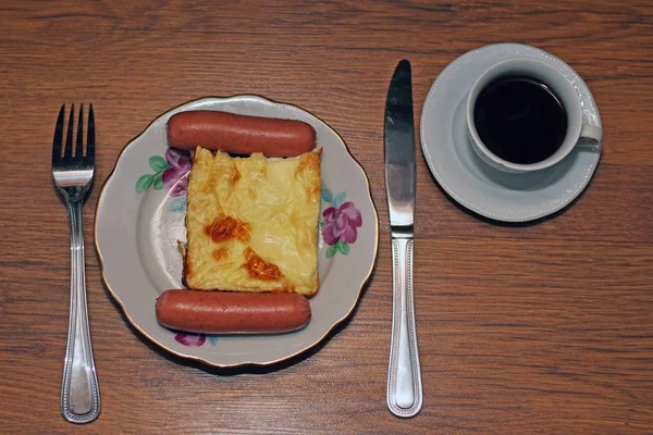 Colazione Salsicce Con Omelette Una Tazza Caffè Caldo — Foto Stock