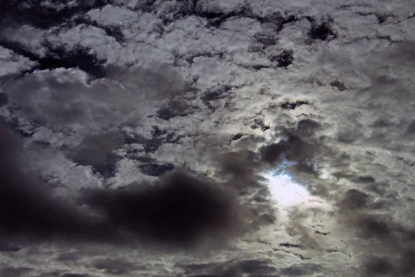 Zon Maakt Zijn Weg Door Wolken — Stockfoto