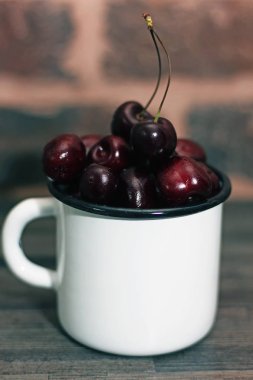 kiraz ile emaye Kupası