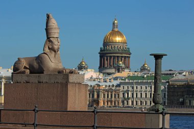 Rusya, St. Petersburg, granit Sfenks ve St. Isaac's Cathedral