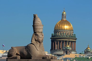 Rusya, St. Petersburg, granit Sfenks ve St. Isaac's Cathedral