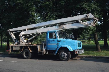 bir beşik ile kamyon