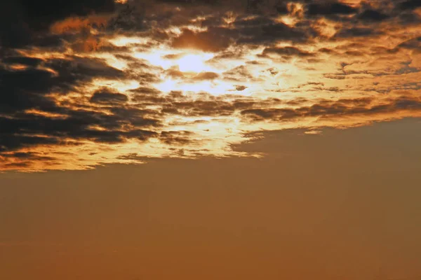 雲の中の太陽 — ストック写真