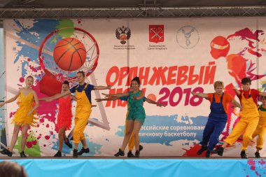 9 Eylül 2018, Rusya, St. Petersburg, gençlik grubu performansı dans