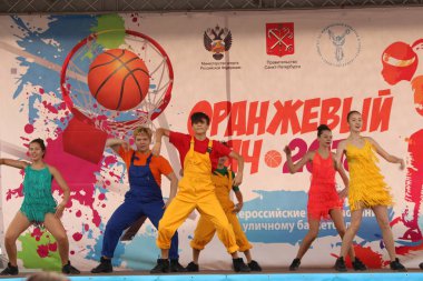 9 Eylül 2018, Rusya, St. Petersburg, gençlik grubu performansı dans