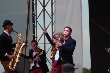 15 Eylül 2018 genel bando performansını Vasileostrovsky bölgesinin gününde açın