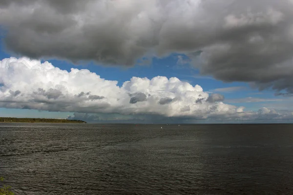 Paisagem Marinha Com Nuvens Cumulus Antes Tempestade — Fotografia de Stock